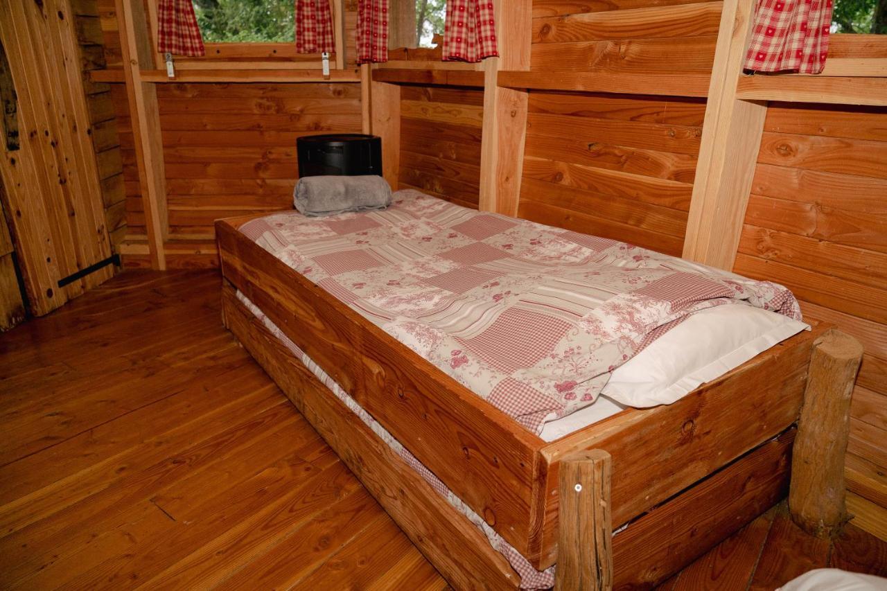 Cabane Perchee Dans Les Arbres Saint-Hilaire-en-Morvan Luaran gambar